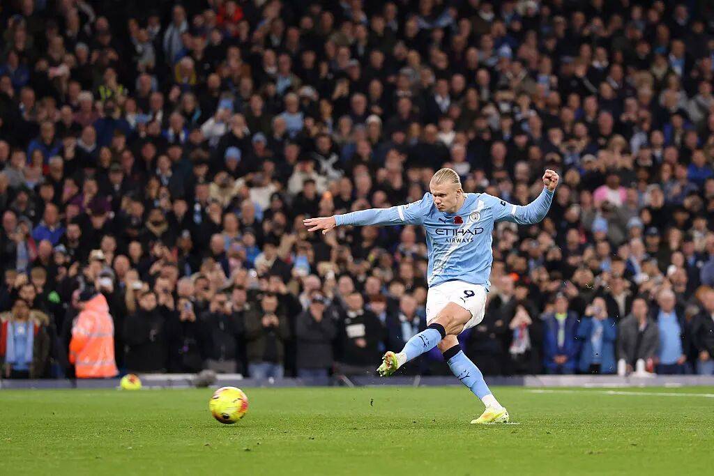 英超24亿大战！曼城剑指77年纪录：哈兰德2场球荒冲击20球的简单介绍