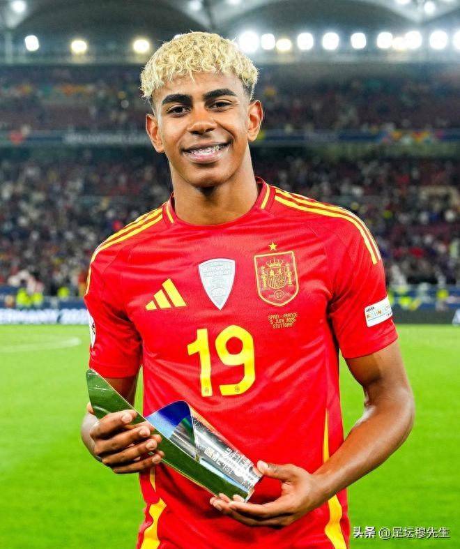 包含希勒展望2026年：巴黎将卫冕欧冠，西班牙夺得世的词条