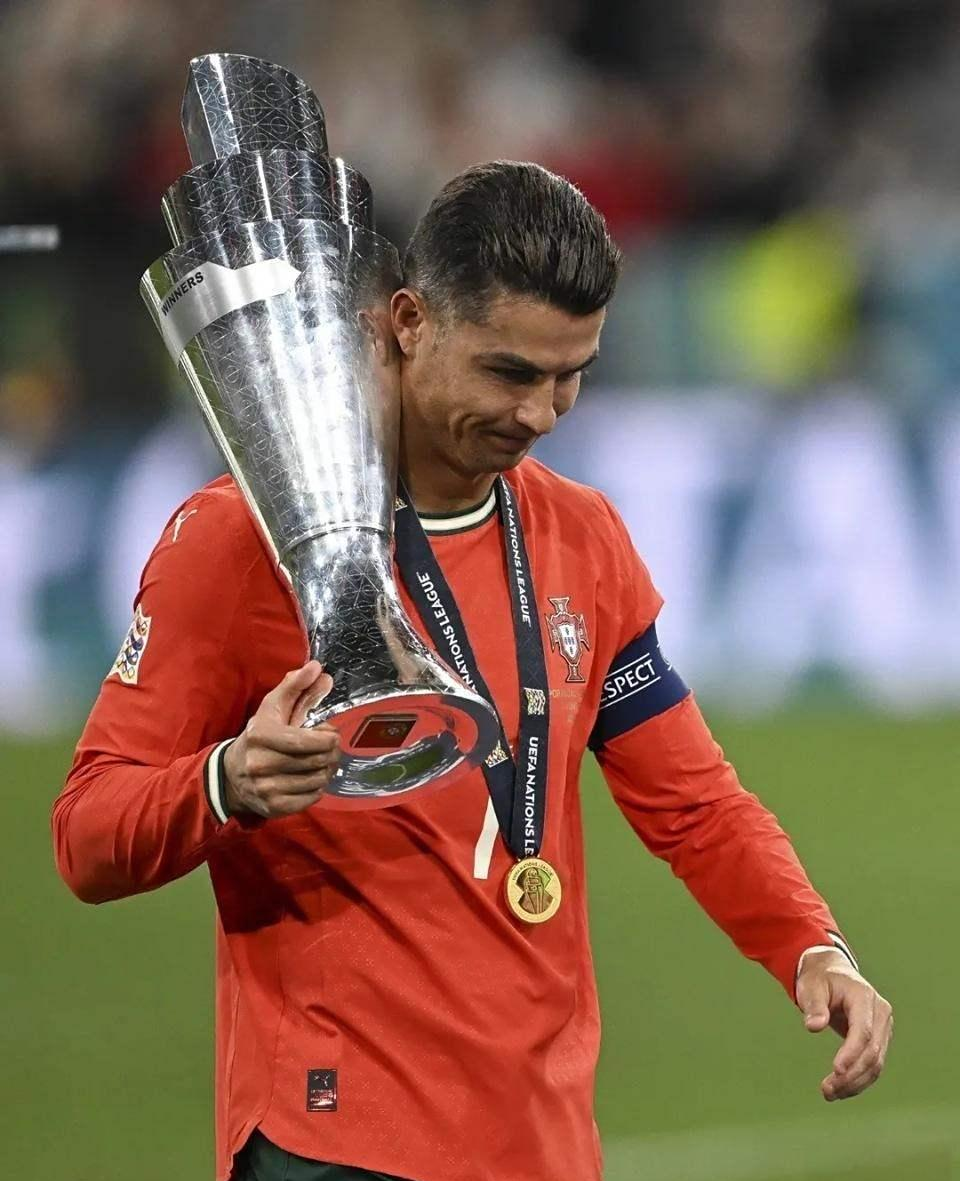 内维尔：利物浦仍能获得欧冠资格，但难以达到上的简单介绍