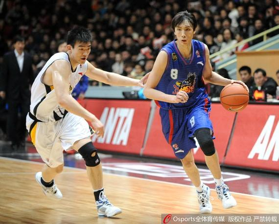 易立：我们还是缺少一名能解决问题的小外援，也没做好防守的简单介绍