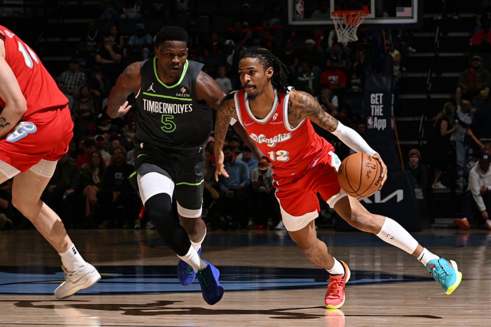 包含森林狼双杀奇才：华子35分单节19分25岁前1200三分历史最年轻的词条