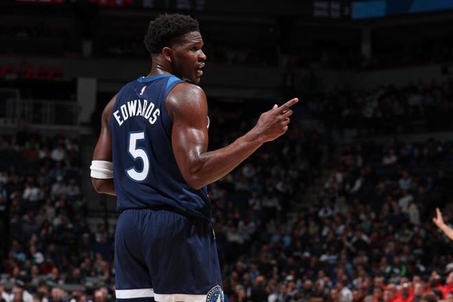 包含森林狼双杀奇才：华子35分单节19分25岁前1200三分历史最年轻的词条