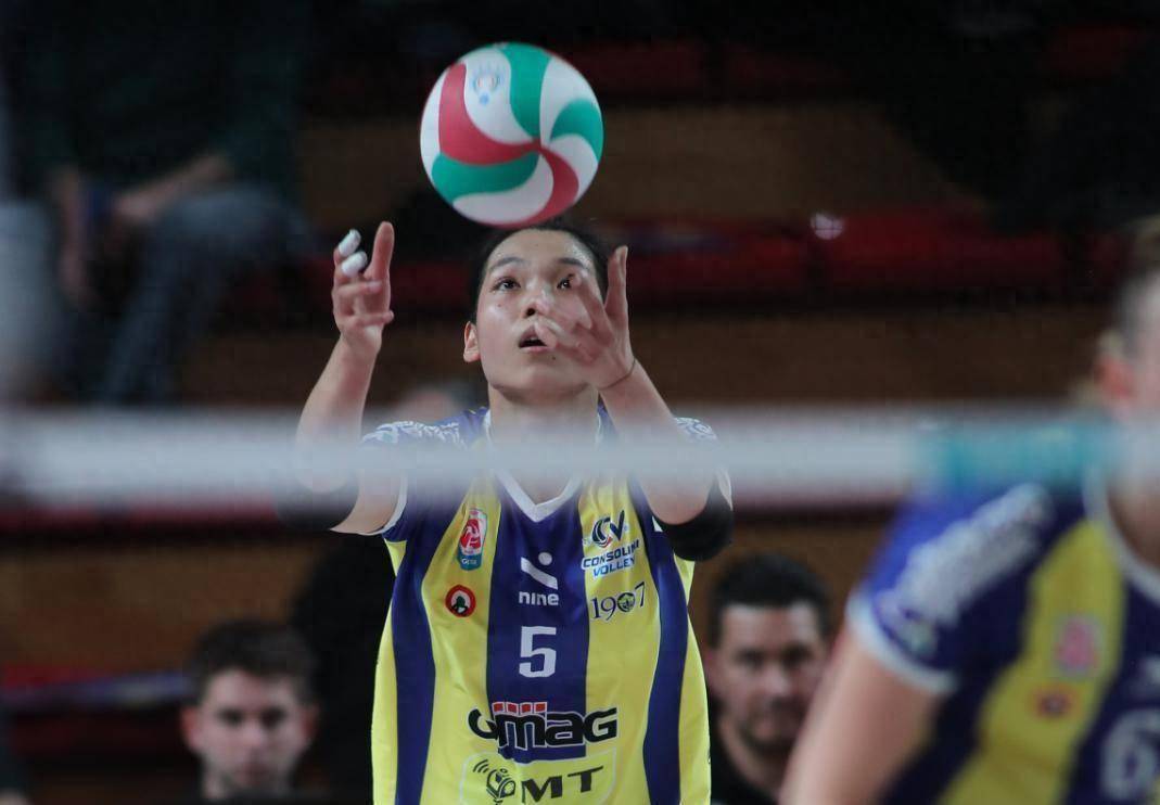 女排意超-朱婷替补科内3-1逆转庄宇珊12分难阻0-3吞蛋的简单介绍