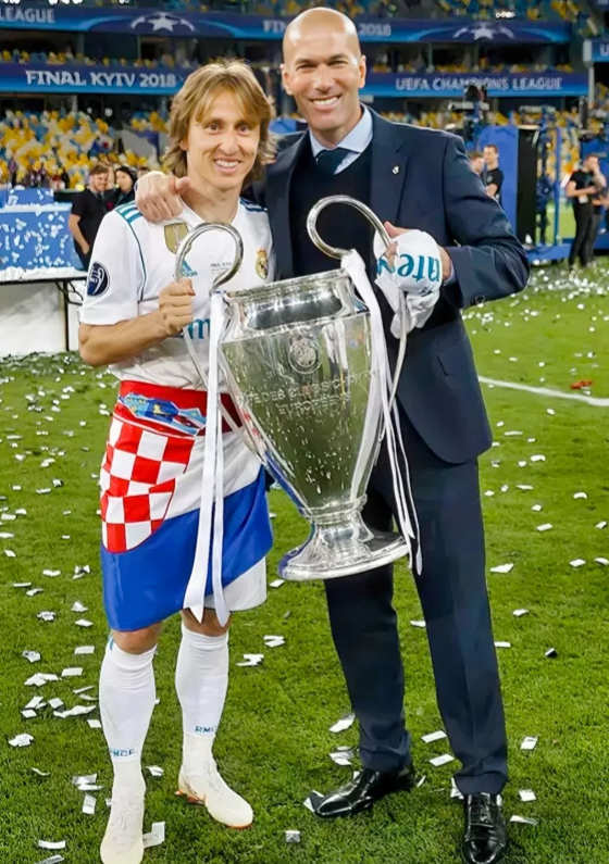 带领皇马五夺欧冠,被誉为典礼中场的三人,后来 带领皇马五夺欧冠,被誉为典礼中场的三人,后来