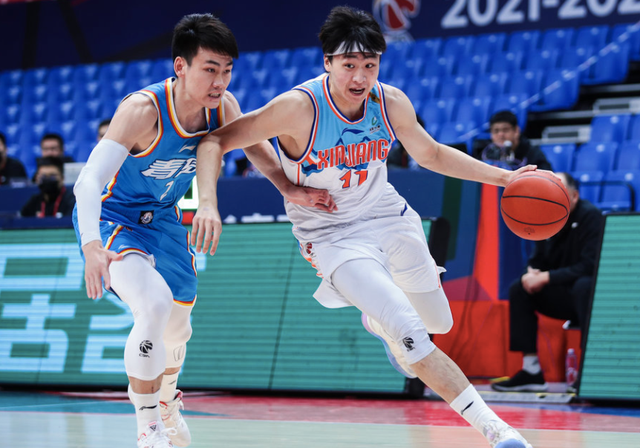 韦瑟斯庞29+14王睿泽25分青岛送四川10连败的简单介绍