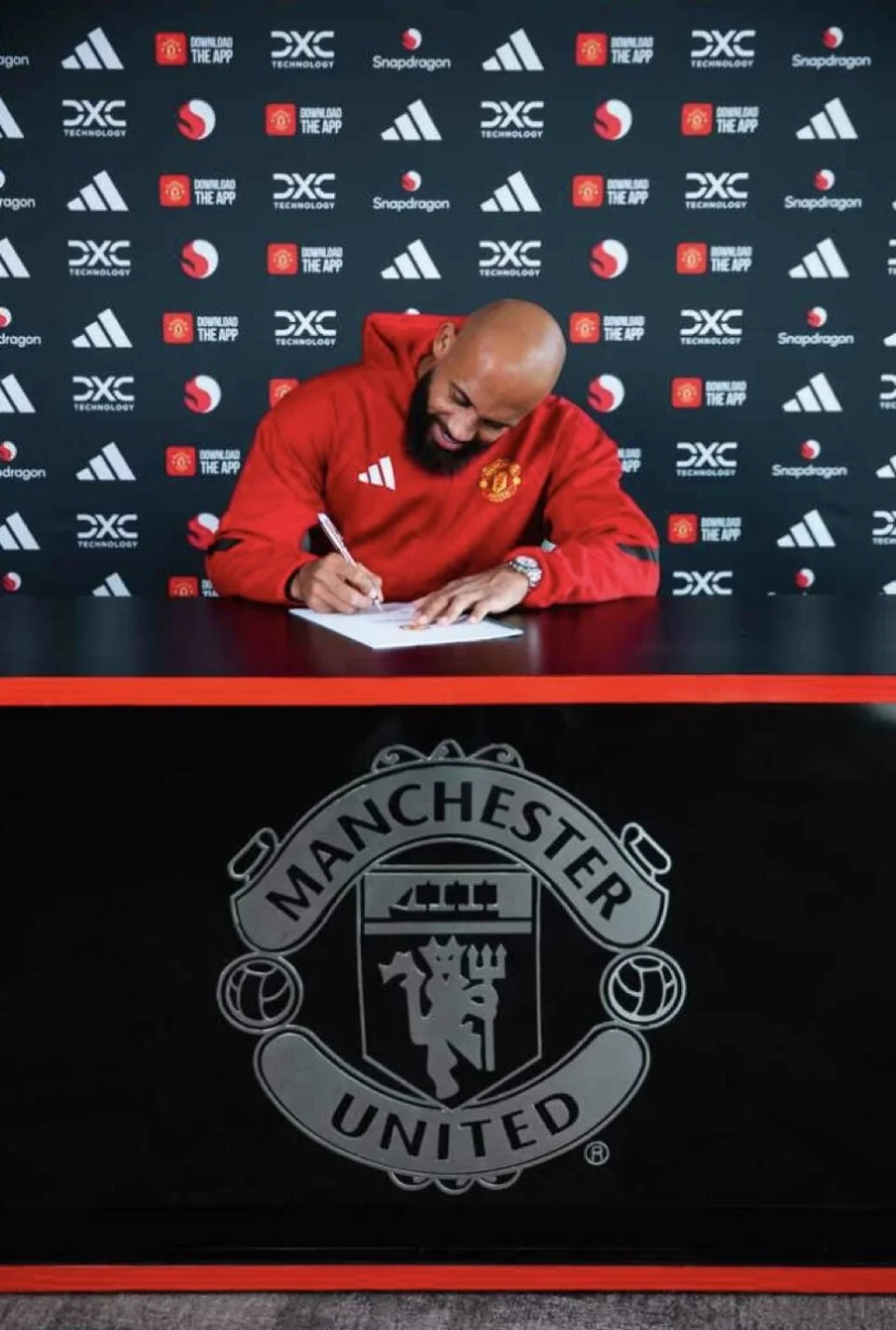 阿莫林:我是曼联经理而非教练,接下来会做好本职工作的简单介绍 阿莫林:我是曼联经理而非教练,接下来会做好本职工作的简单介绍