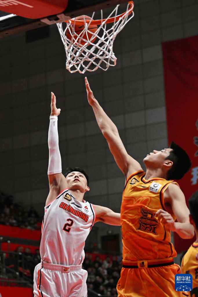 组图：CBA广东客场击败北控胡明轩封盖对手的简单介绍