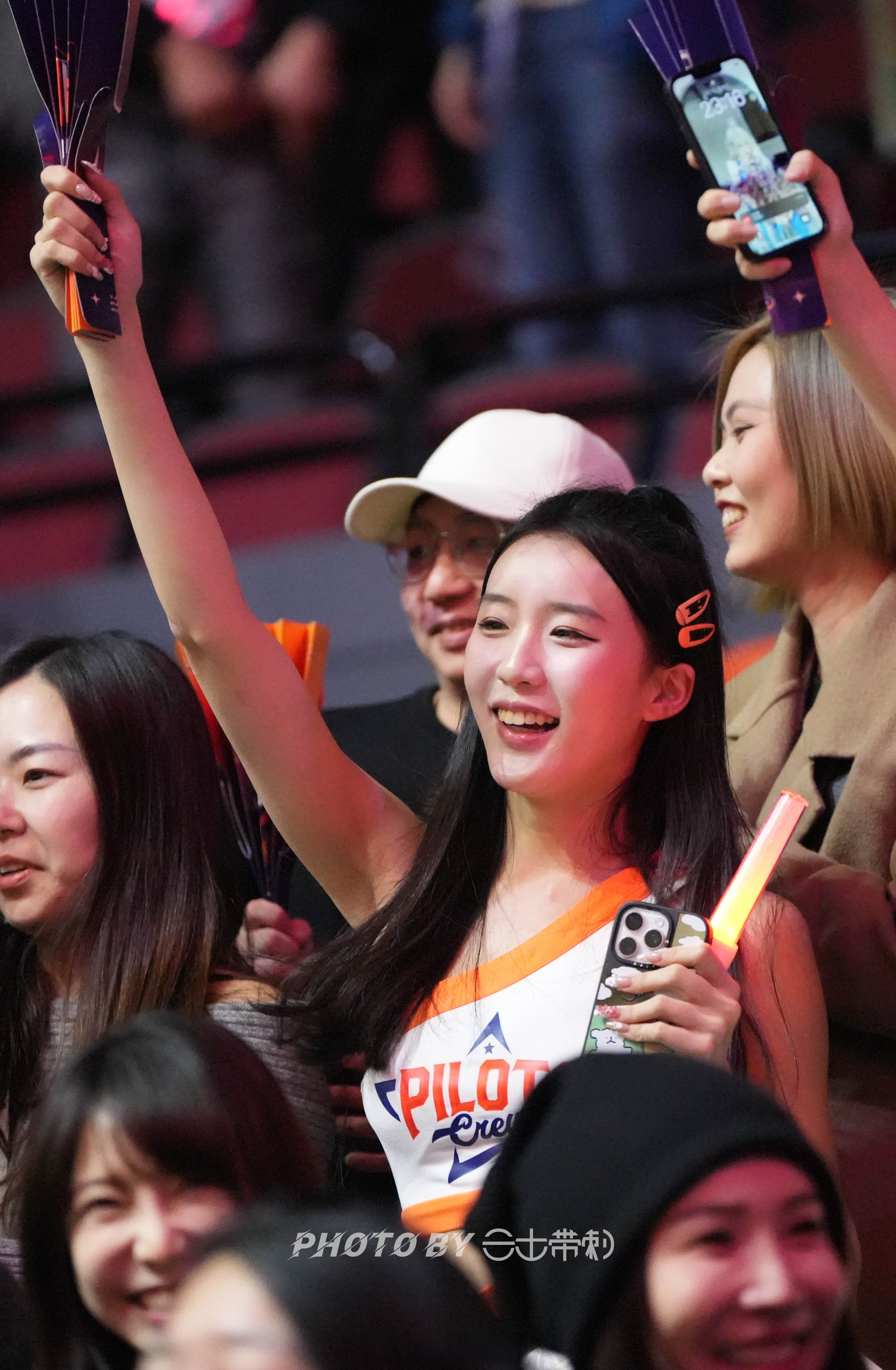 关于媒体人分享东超啦啦队舞蹈片段：先回顾一下昨天的东超啦啦队表演的信息