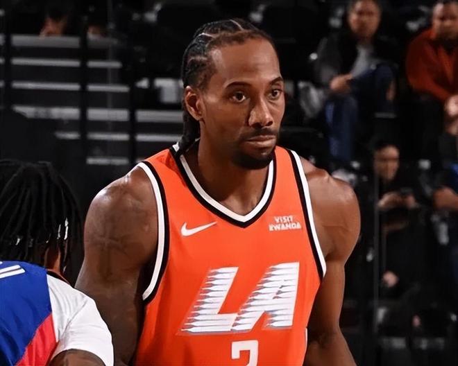 快船末节太无解！伦纳德带头抡，4替补做好辅助，高大阵容吃香！的简单介绍