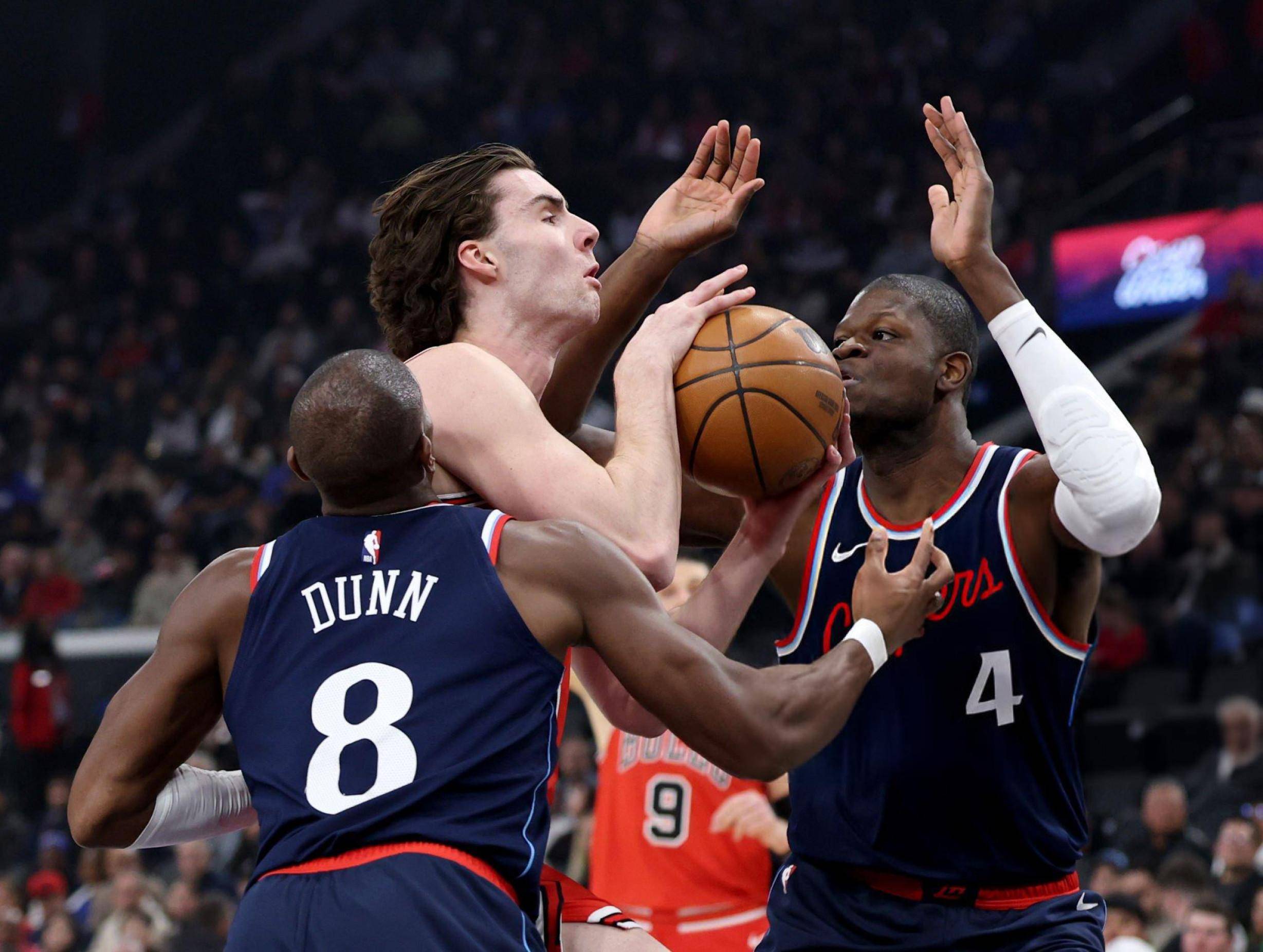 关于布朗50分莱昂纳德22分快船不敌绿军6连胜终结的信息 关于布朗50分莱昂纳德22分快船不敌绿军6连胜终结的信息