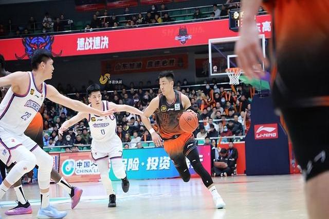 CBA常规赛1月5日精彩对决前瞻：广东鏖战浙江稠州，上海与广厦激烈碰撞的简单介绍