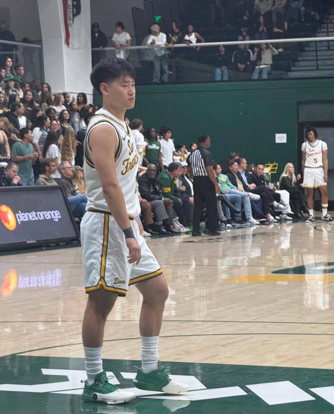 包含NCAA常规赛：王俊杰出战6分钟贡献4分，旧金山大学力克对手的词条