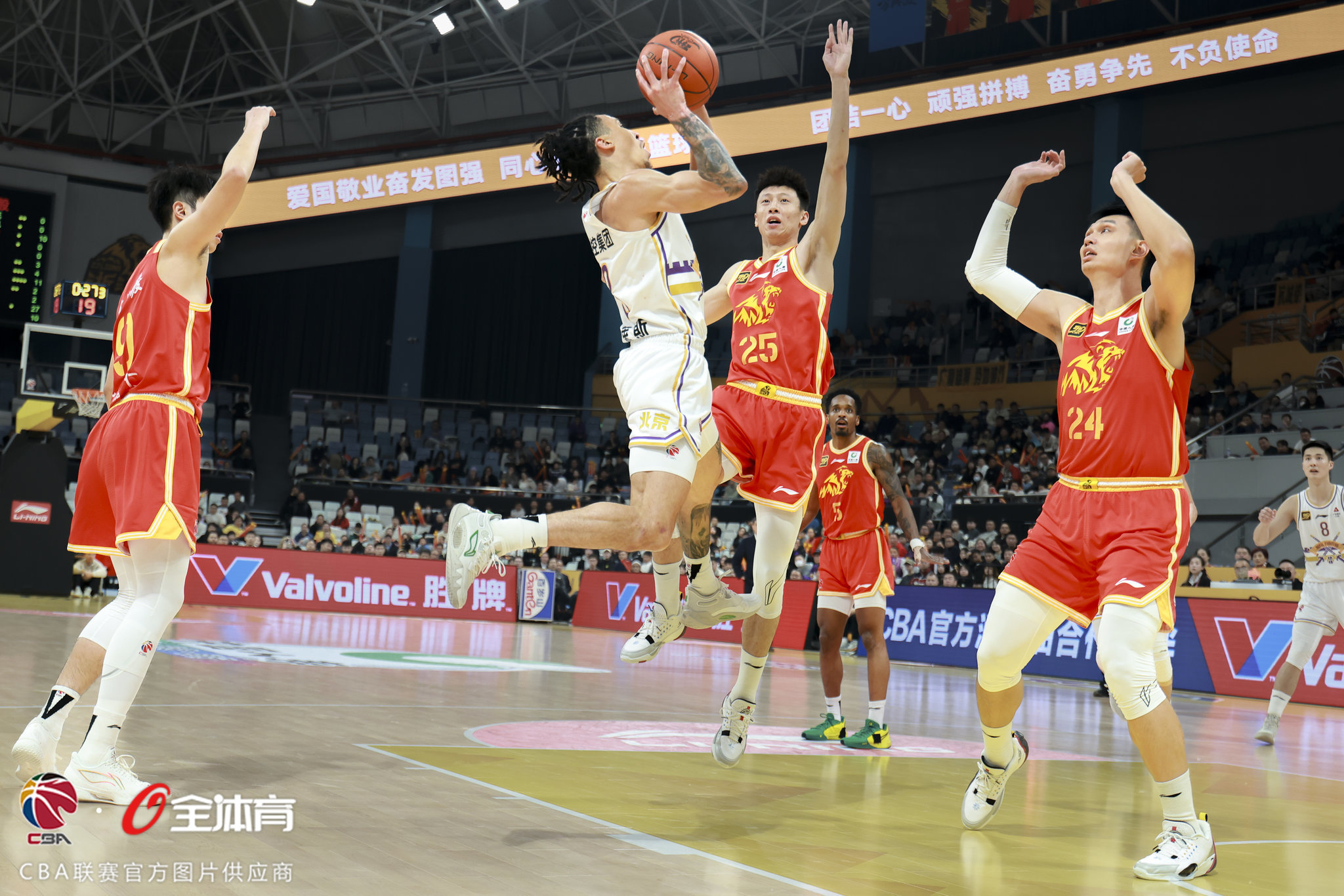 包含孙铭徽总助攻数超越郭艾伦升至CBA历史第三位的词条