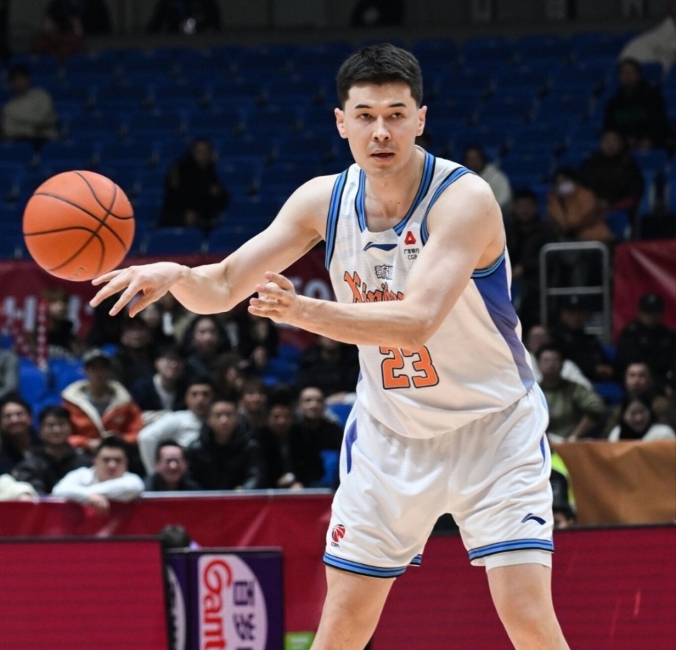 山东100-85战胜新疆球员评价：3人满分，5人及格，4人低迷的简单介绍